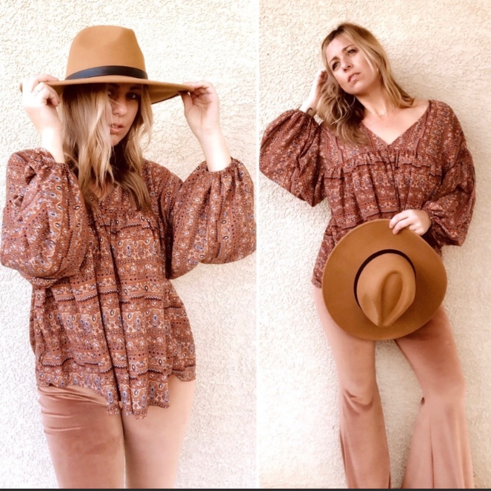 HP! “𝙱𝙾𝙷𝙾 𝙱𝙰𝙻𝙻𝙾𝙾𝙽𝚂” chic top.